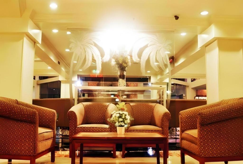 Las Palmas Hotel De Manila Eksteriør bilde