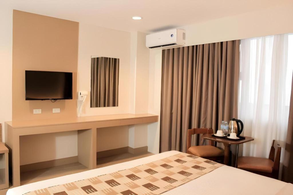Las Palmas Hotel De Manila Eksteriør bilde