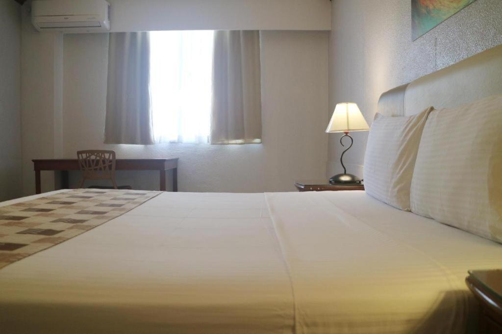 Las Palmas Hotel De Manila Eksteriør bilde