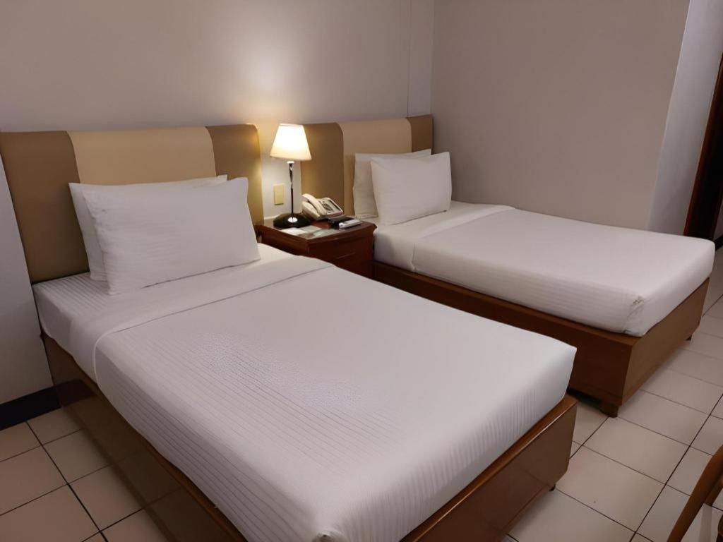 Las Palmas Hotel De Manila Eksteriør bilde
