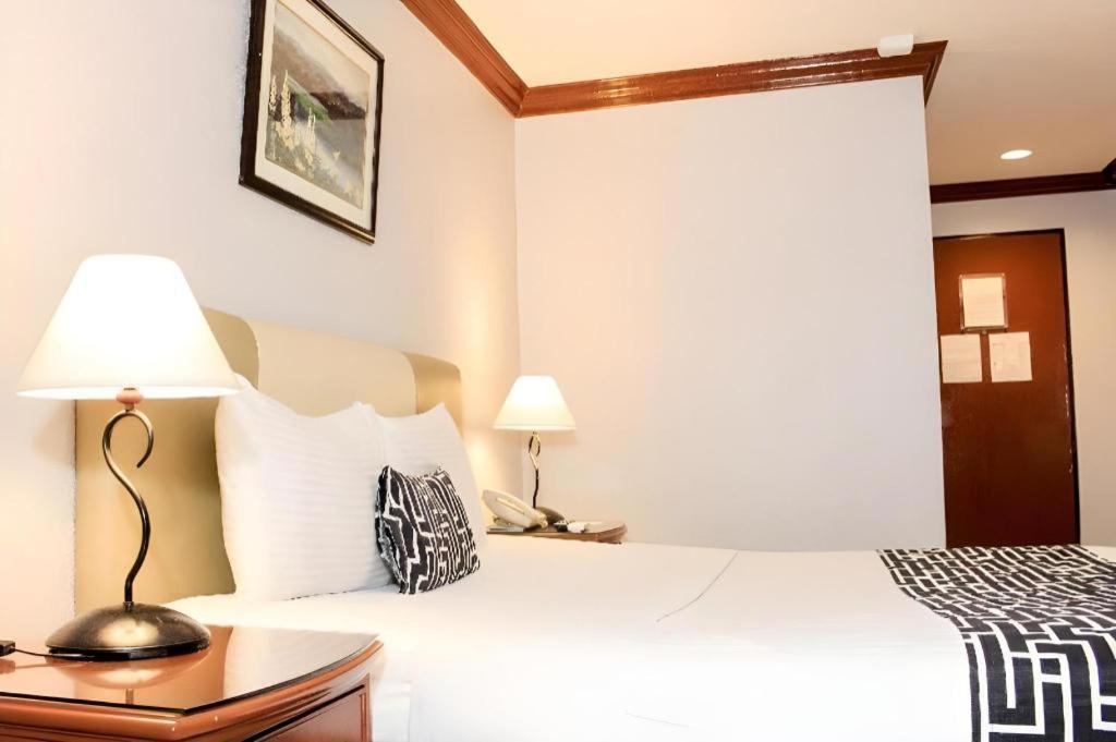 Las Palmas Hotel De Manila Eksteriør bilde