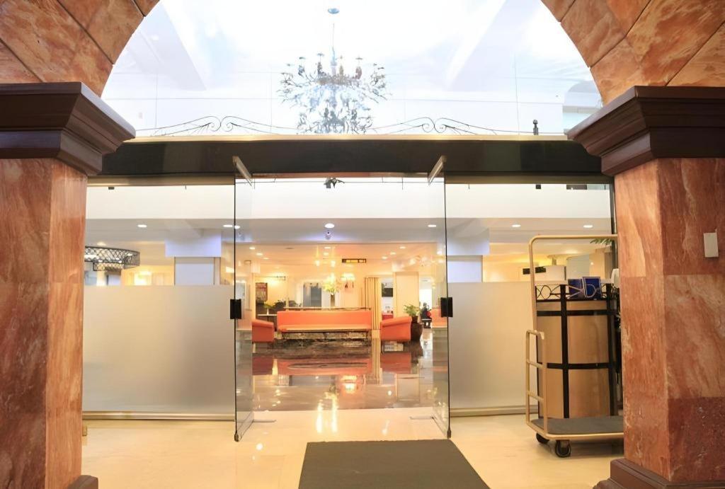 Las Palmas Hotel De Manila Eksteriør bilde