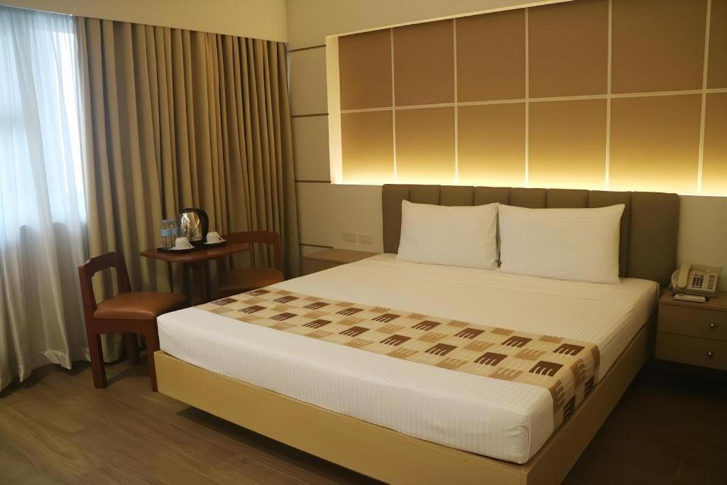 Las Palmas Hotel De Manila Eksteriør bilde